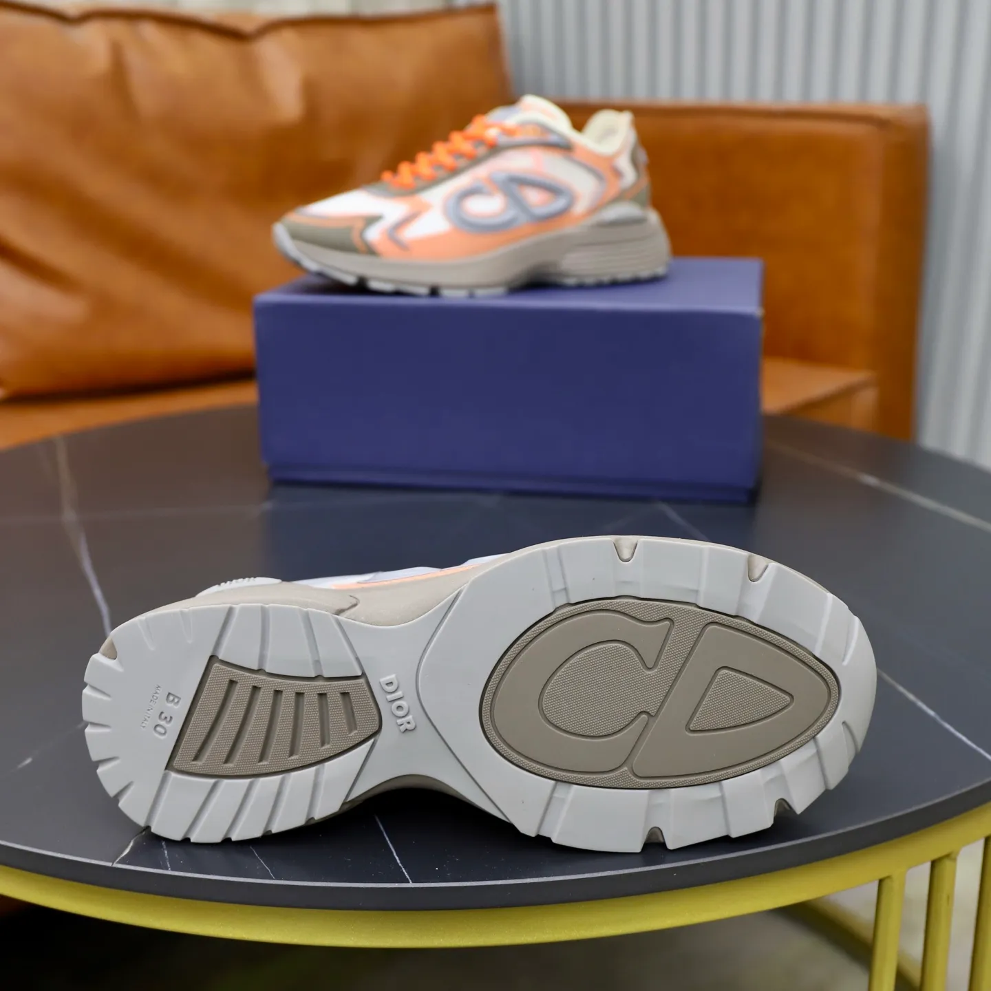 Ex-factory price: 560💰DIOR#B30 COUNTDOWN TECH shoes 1. Inspired by lighter running shoes this season 2. Made of multi-layer transparent nylon upper, futuristic 3. CD30 rubber logo on the tongue/heel to highlight the brand style 4. Equipped with ultra-light foam midsole for the ultimate comfortable wearing experience 5. The entire series uses WELDED (seamless bonding) technology to ensure durability and lightness 6. Full size dopamine color matching, 39-45 (38, 46 customized)